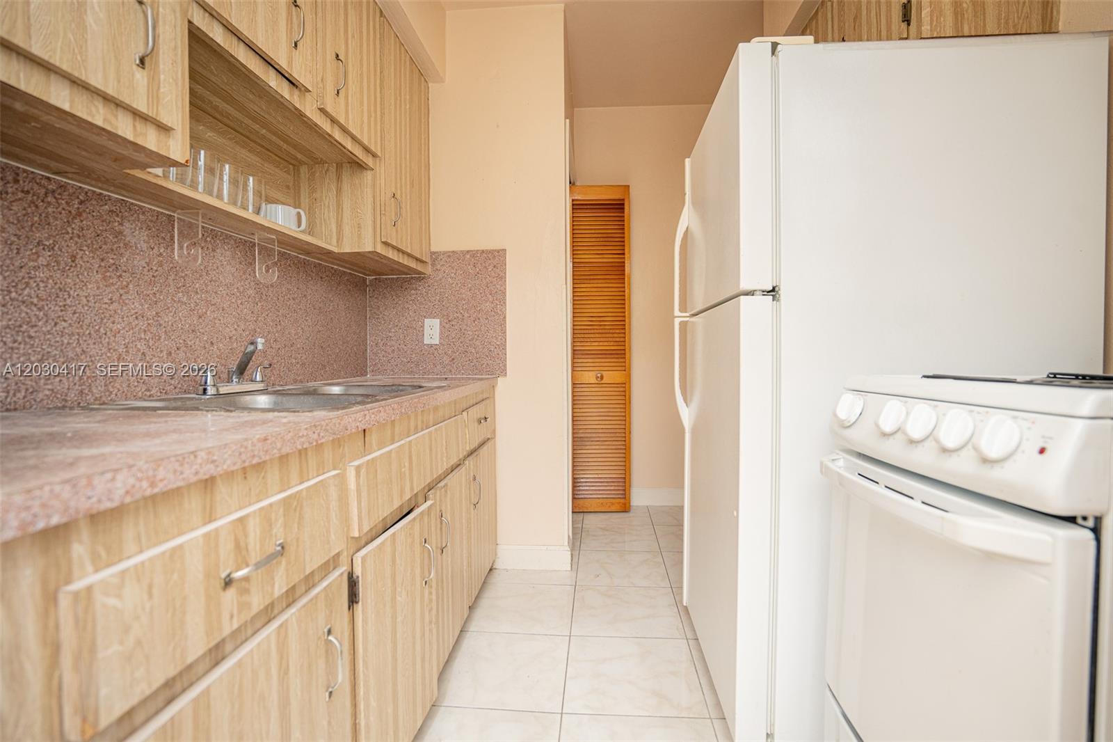 SWEET-EL CONDO - Residential Lease