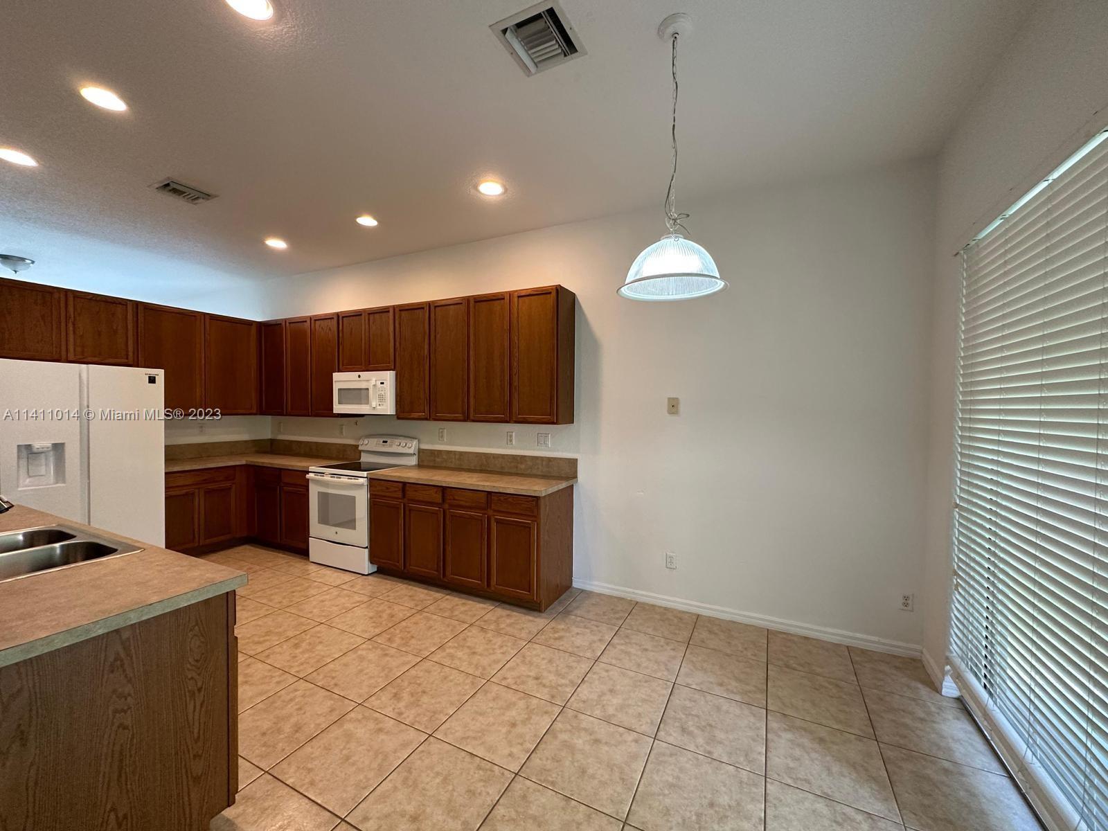 ISLES AT WESTON - Residential Lease