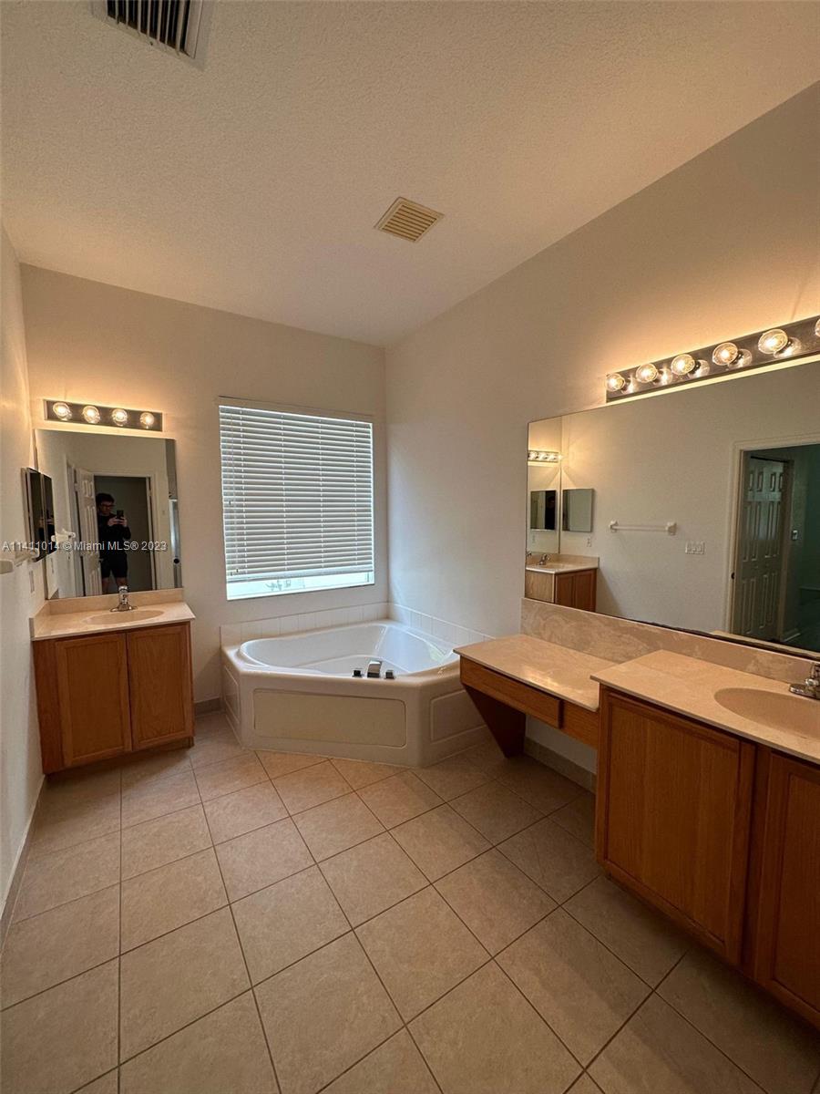 ISLES AT WESTON - Residential Lease
