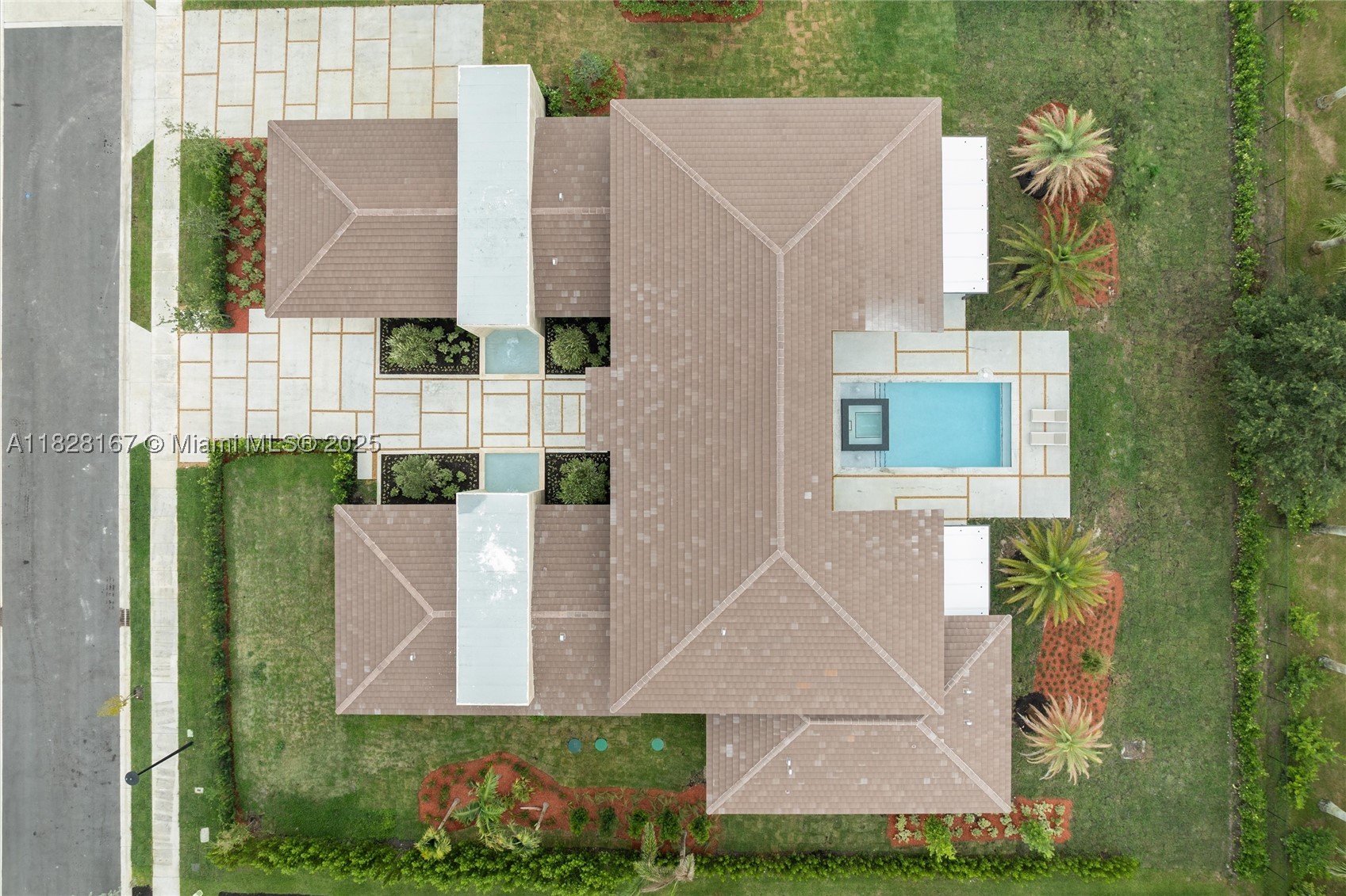 ZONA WEST - Residential