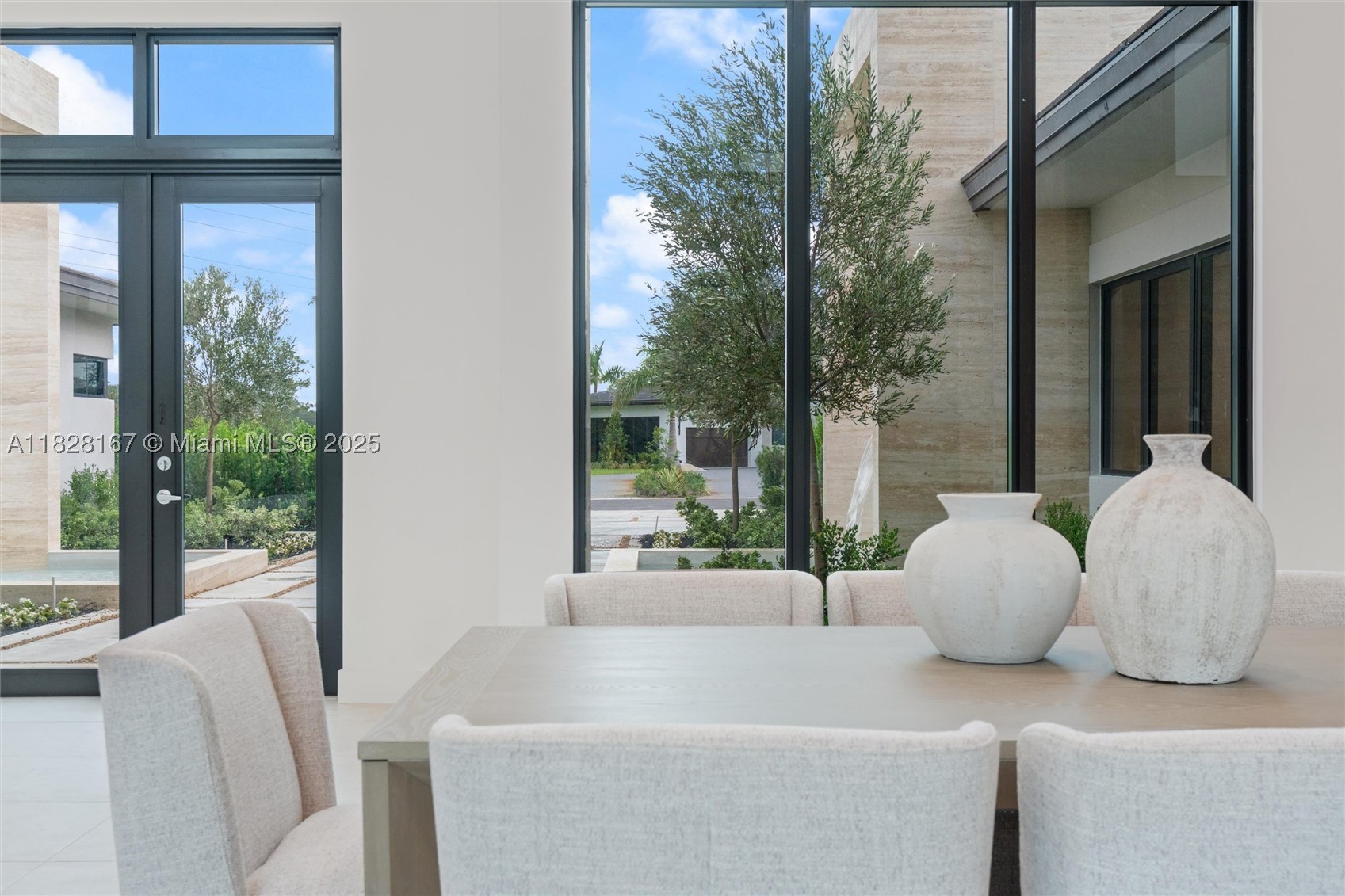 ZONA WEST - Residential