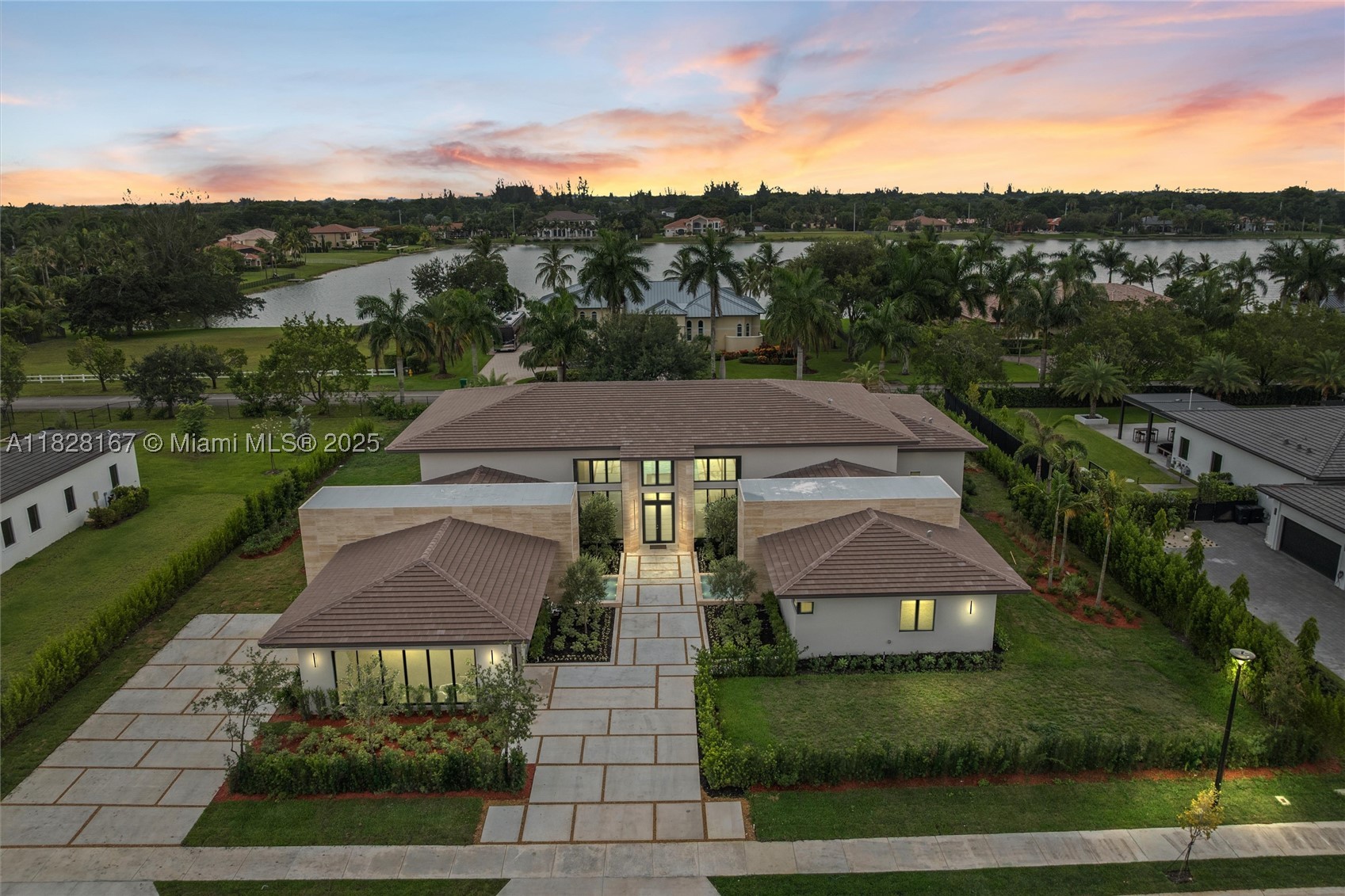 ZONA WEST - Residential