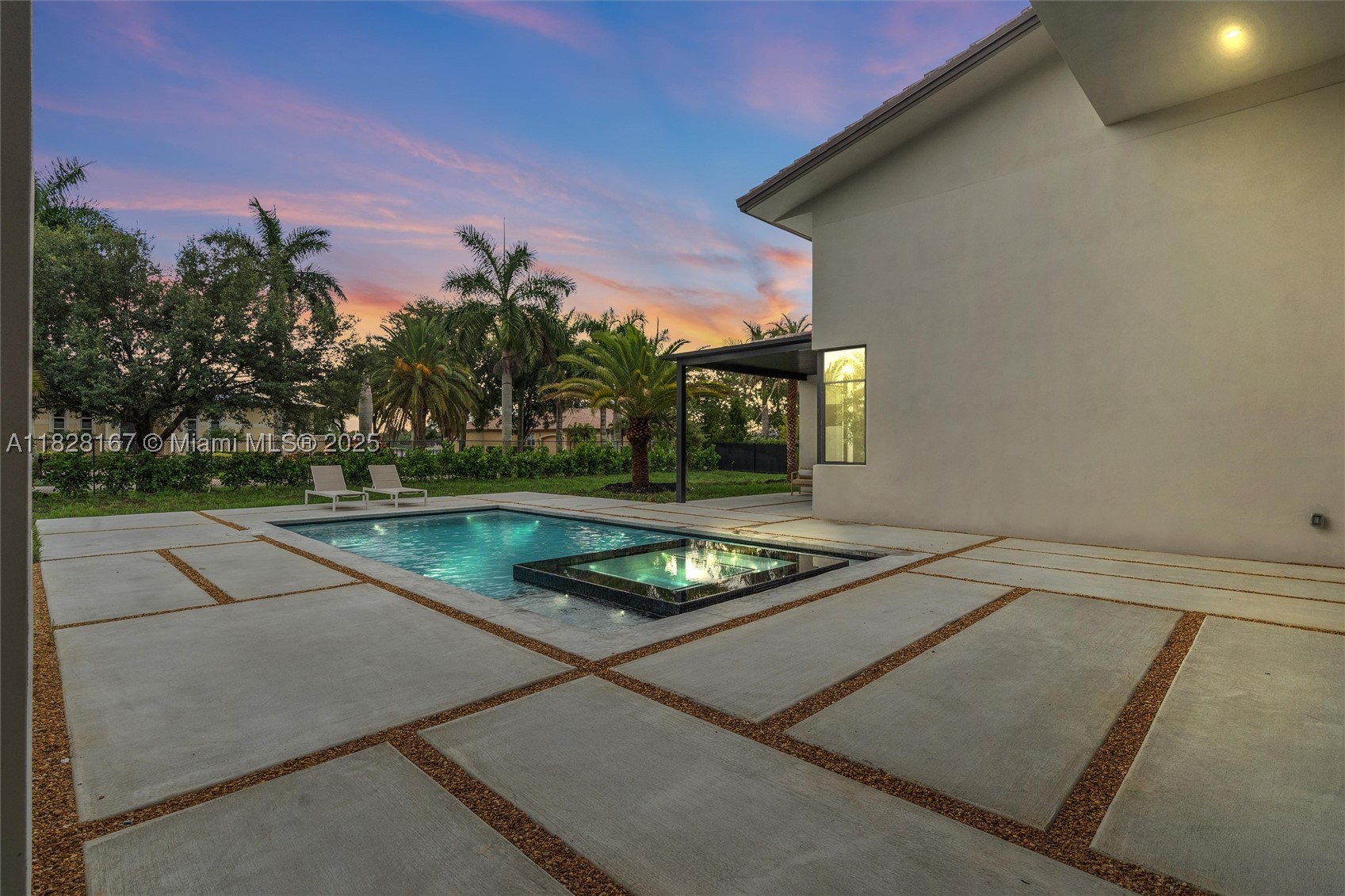 ZONA WEST - Residential