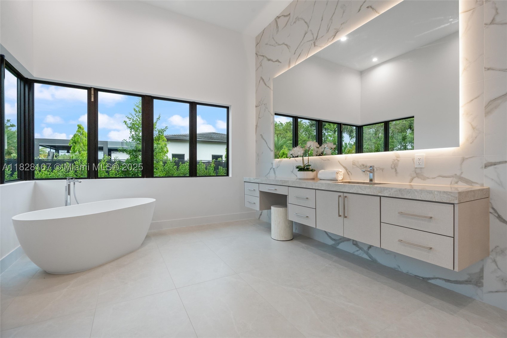 ZONA WEST - Residential