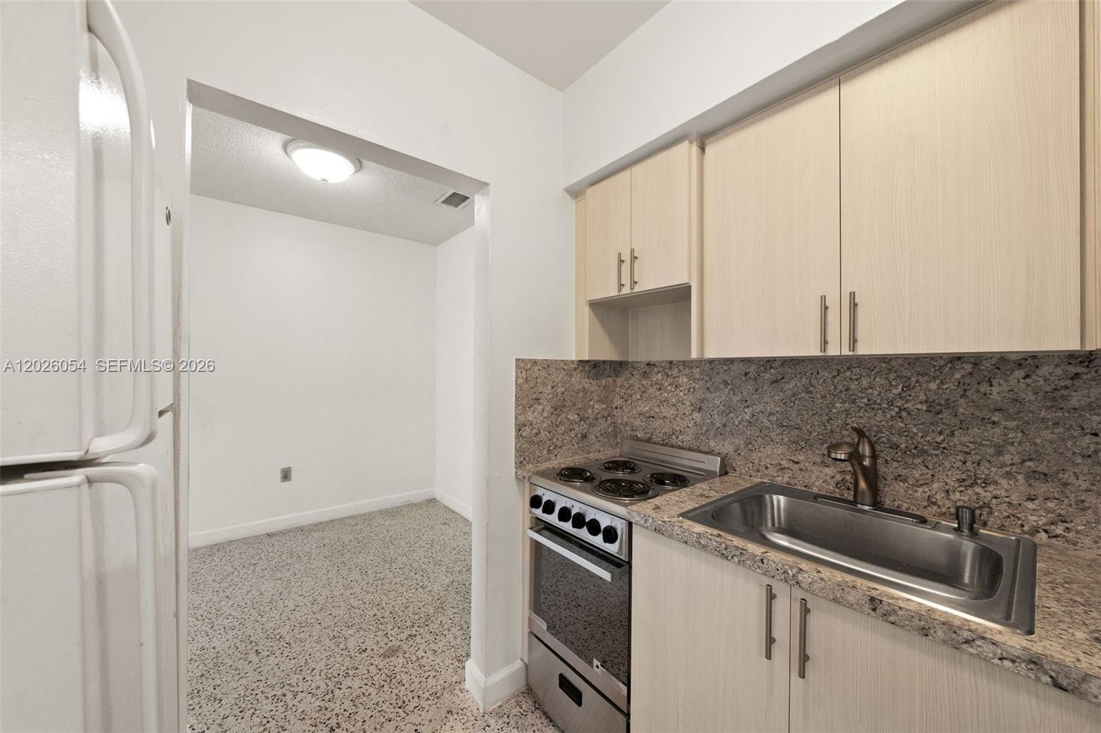 GRAPELAND MANOR - Residential Lease