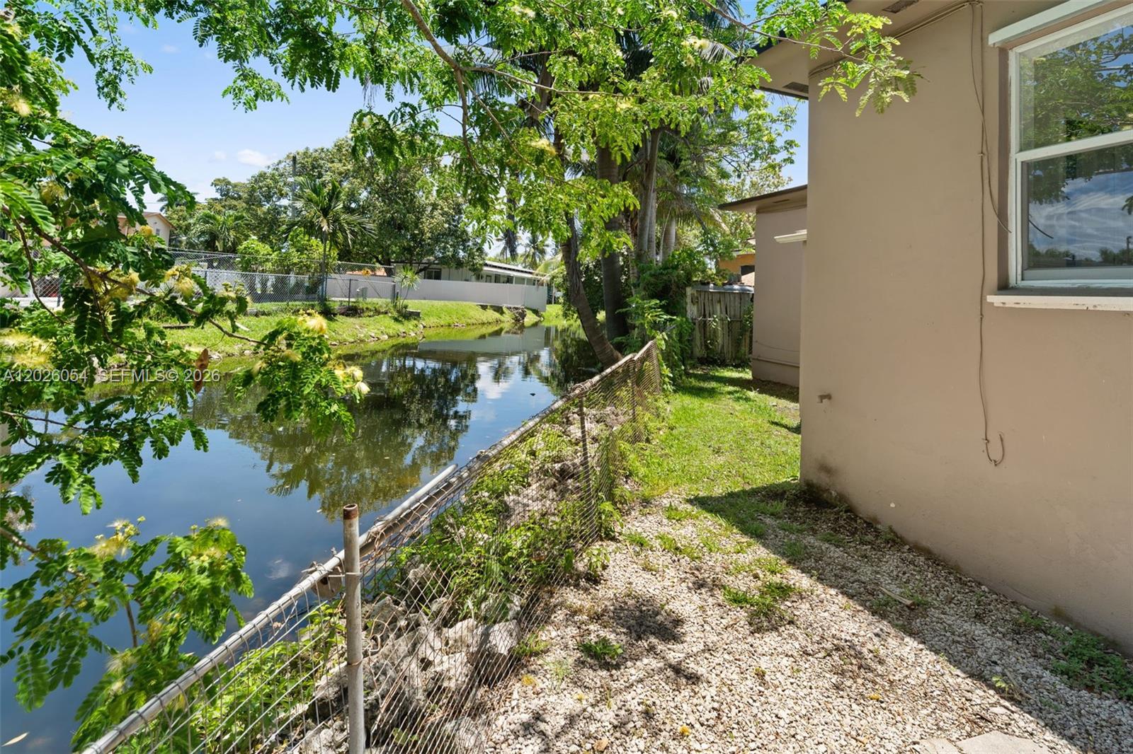 GRAPELAND MANOR - Residential Lease