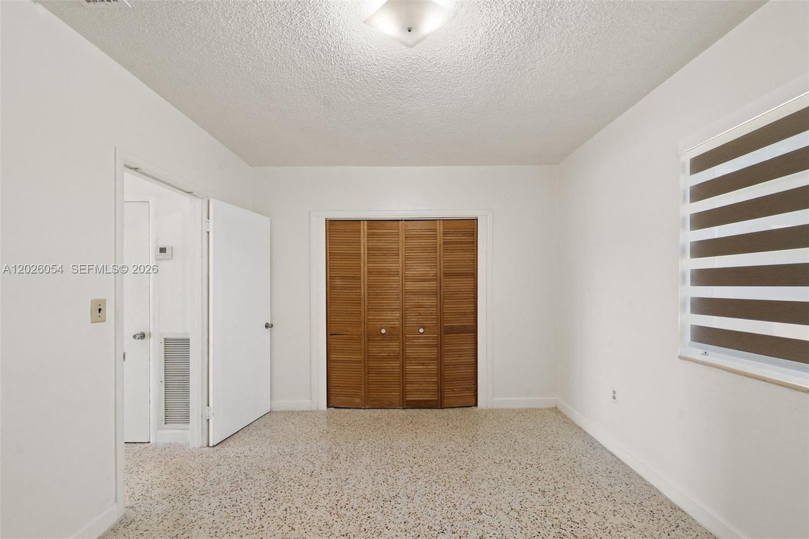 GRAPELAND MANOR - Residential Lease