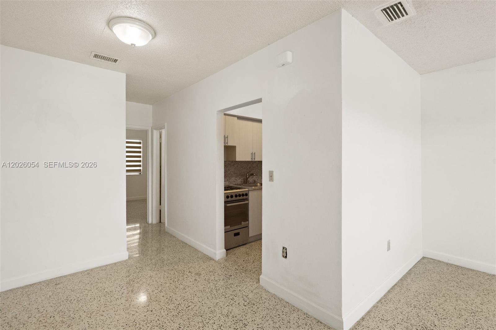 GRAPELAND MANOR - Residential Lease
