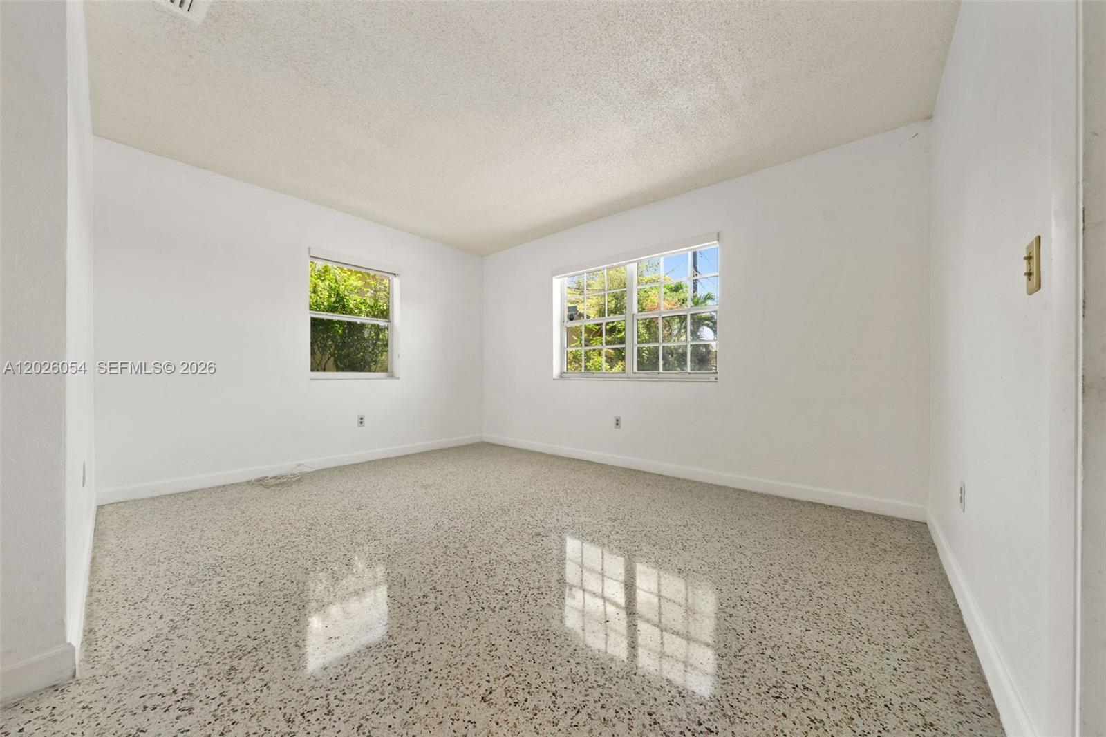 GRAPELAND MANOR - Residential Lease