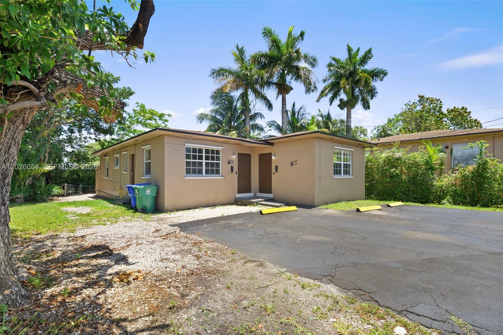 GRAPELAND MANOR - Residential Lease