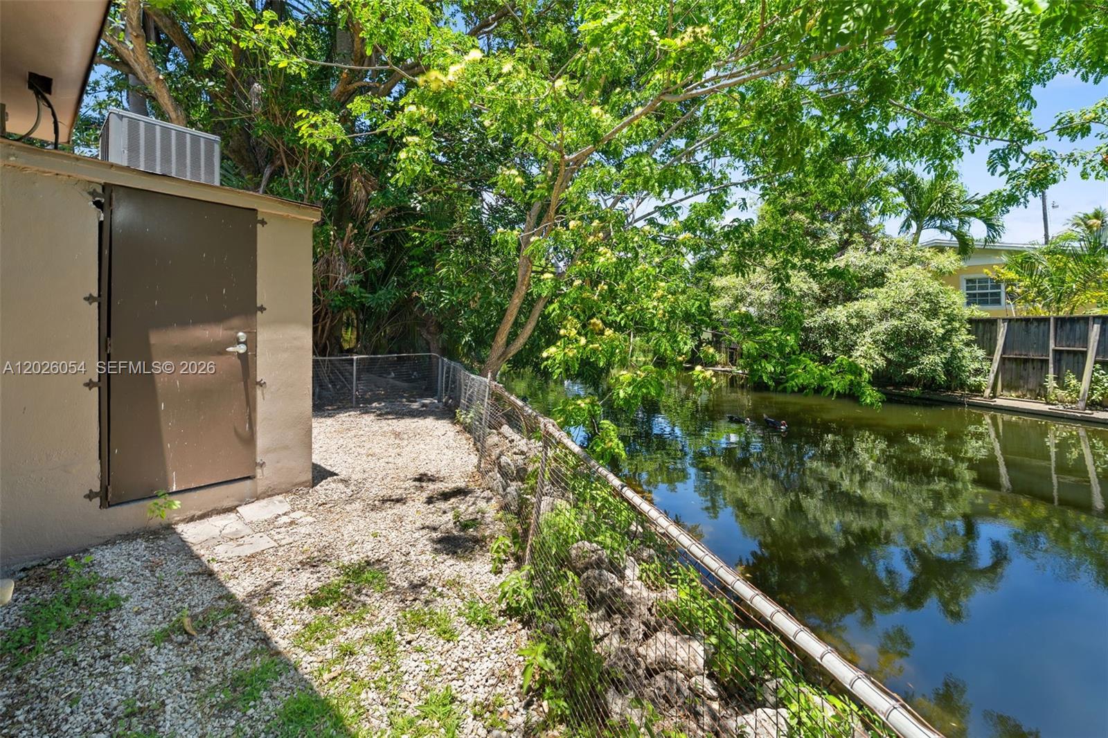 GRAPELAND MANOR - Residential Lease