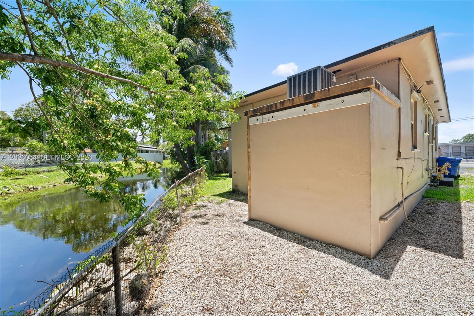 GRAPELAND MANOR - Residential Lease