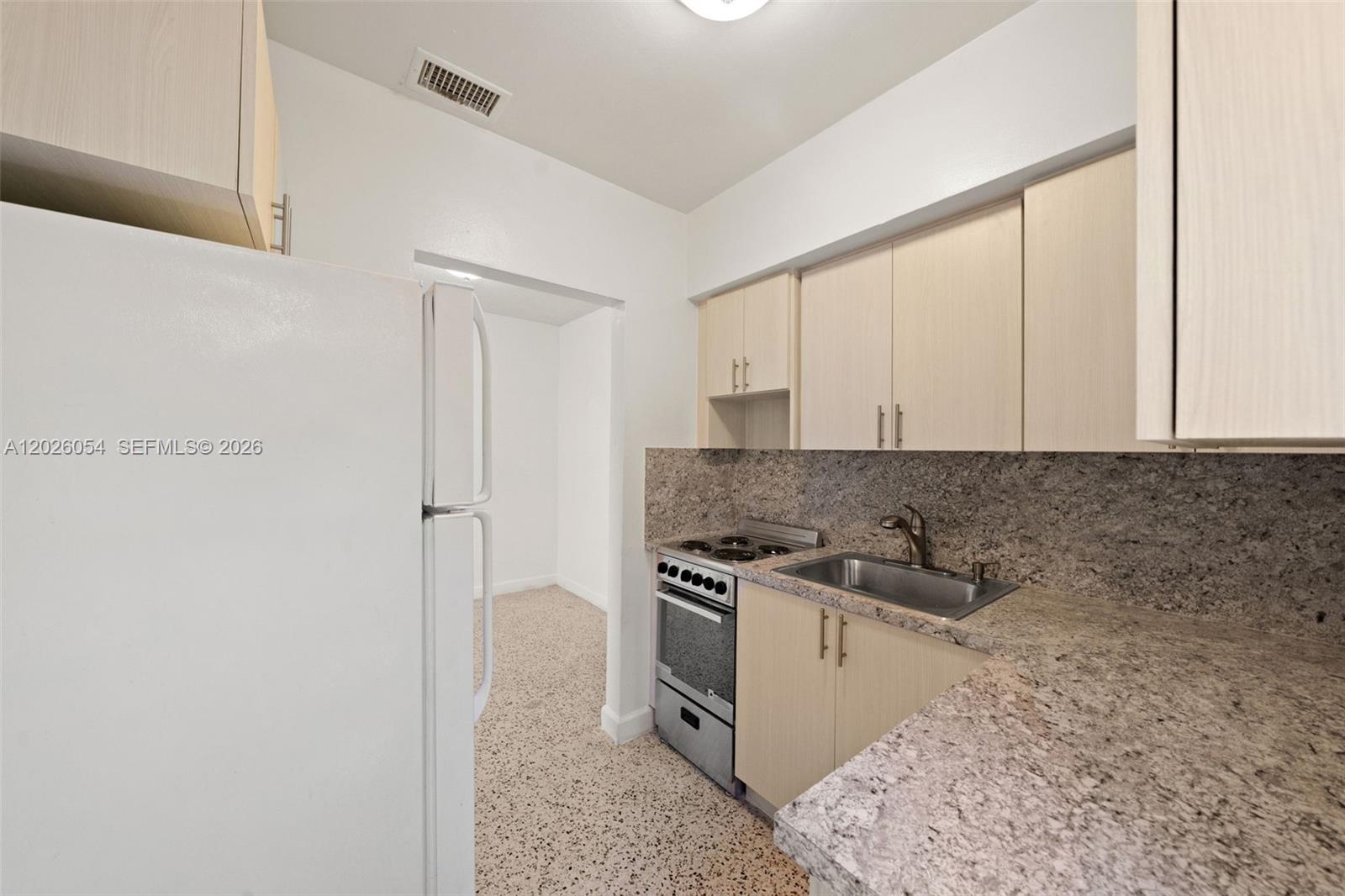 GRAPELAND MANOR - Residential Lease