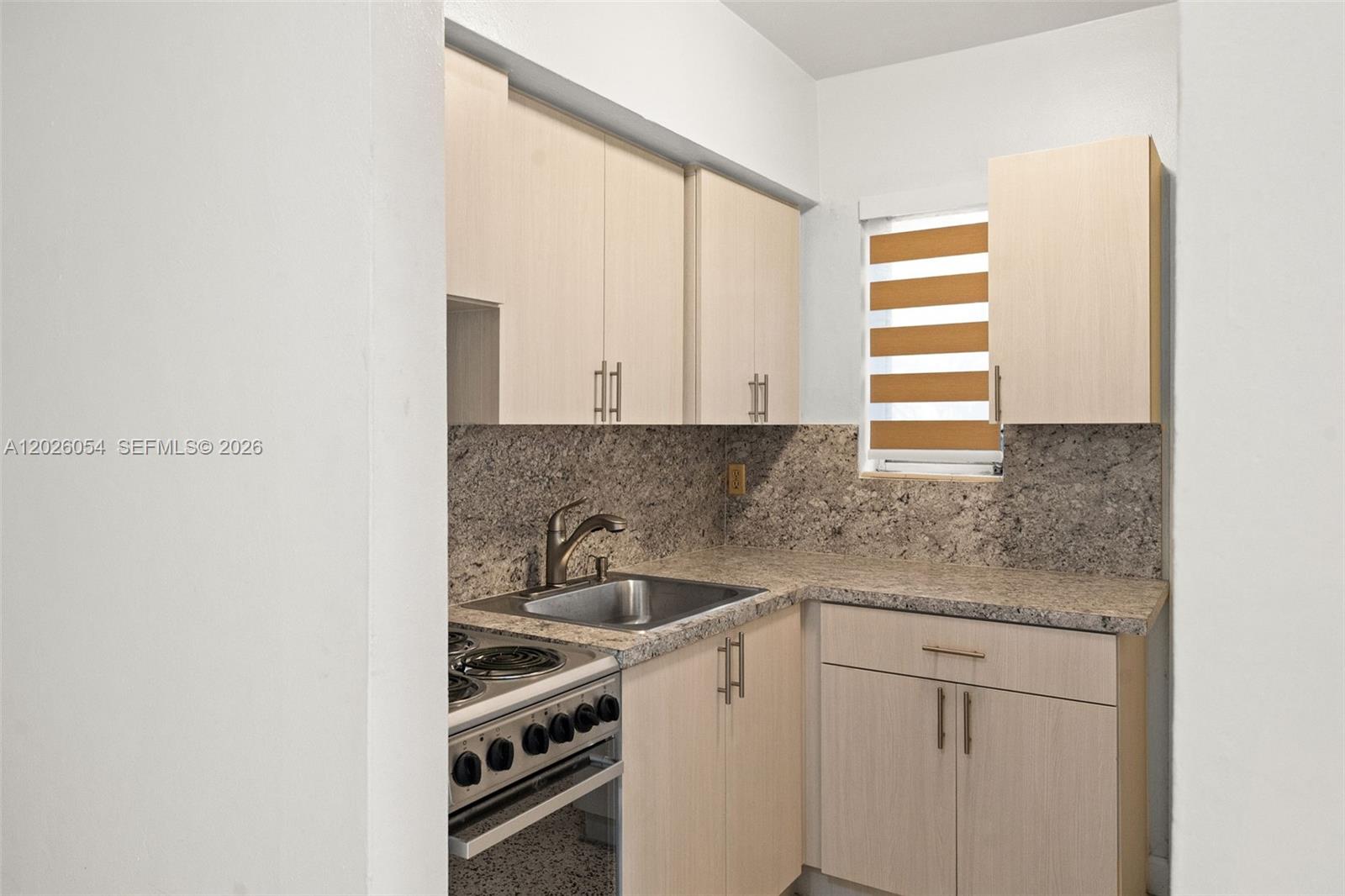 GRAPELAND MANOR - Residential Lease