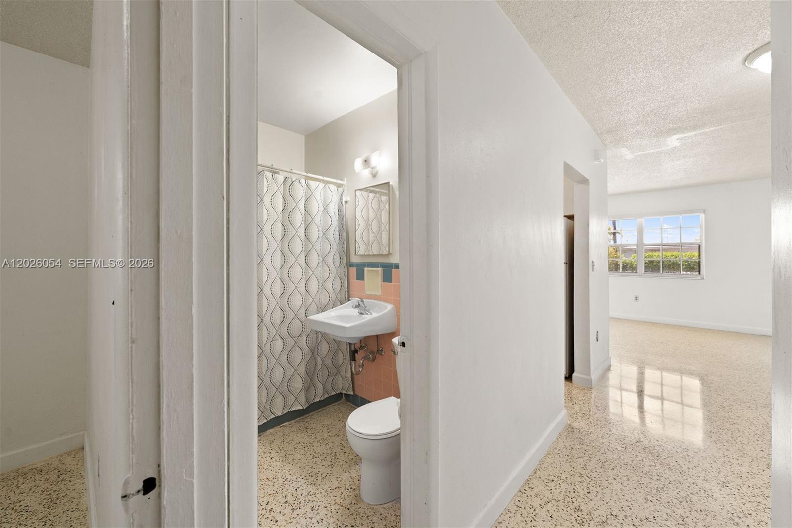 GRAPELAND MANOR - Residential Lease