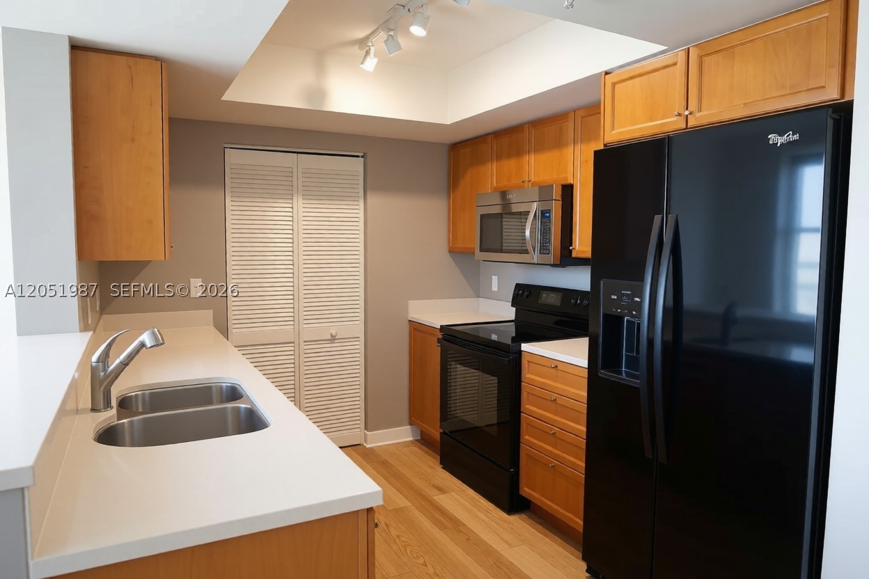 PALMETTO PLACE CONDO - Residential Lease
