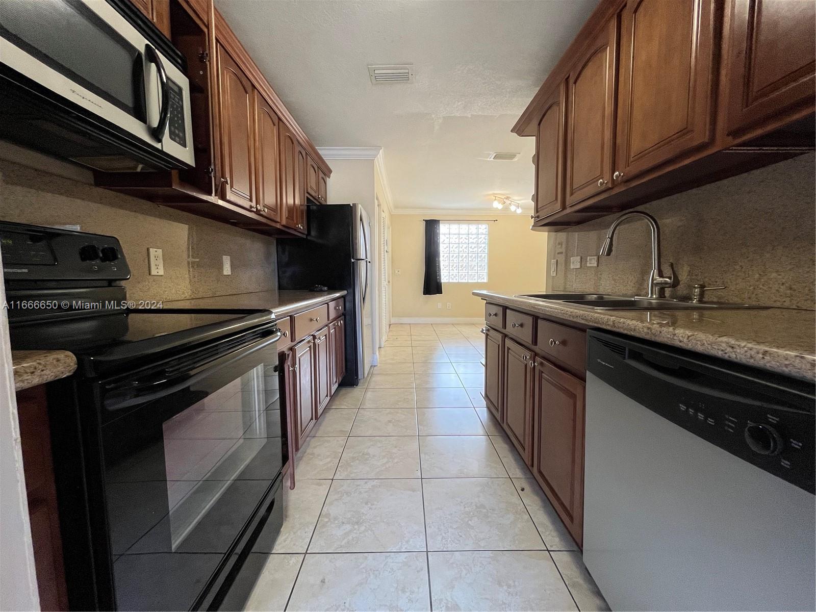 COLONY AT CORAL SPRINGS - Residential Lease