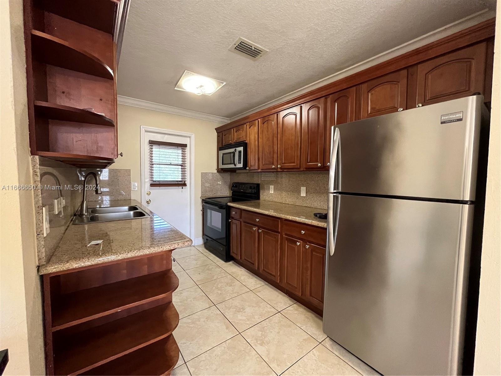 COLONY AT CORAL SPRINGS - Residential Lease