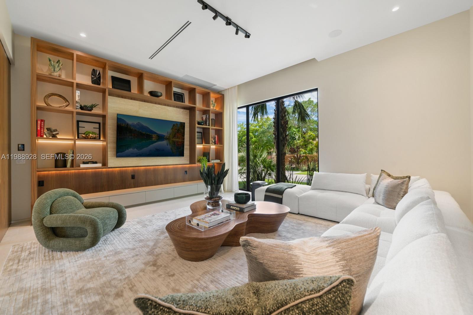 VICTORIA GARDENS - Residential