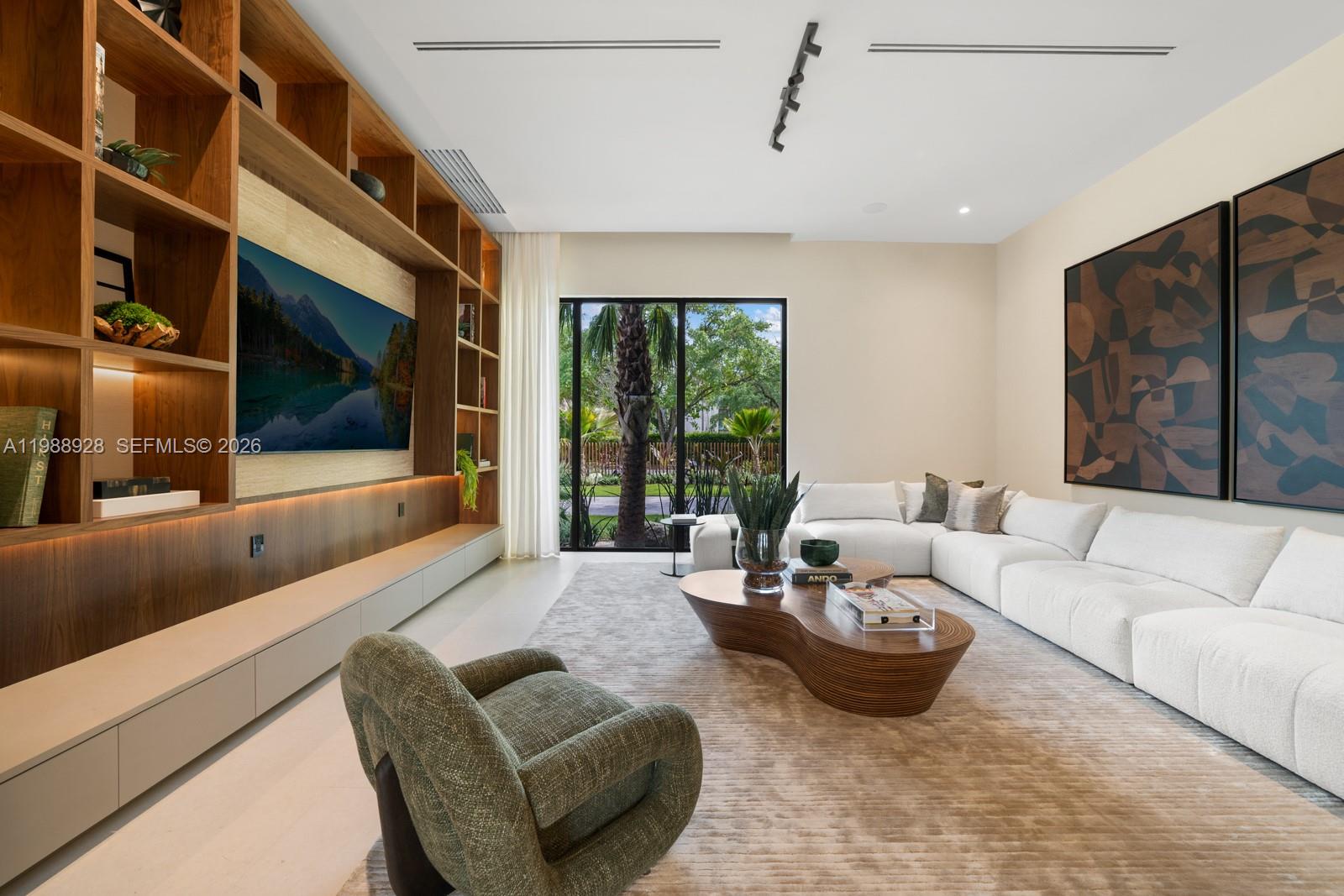VICTORIA GARDENS - Residential