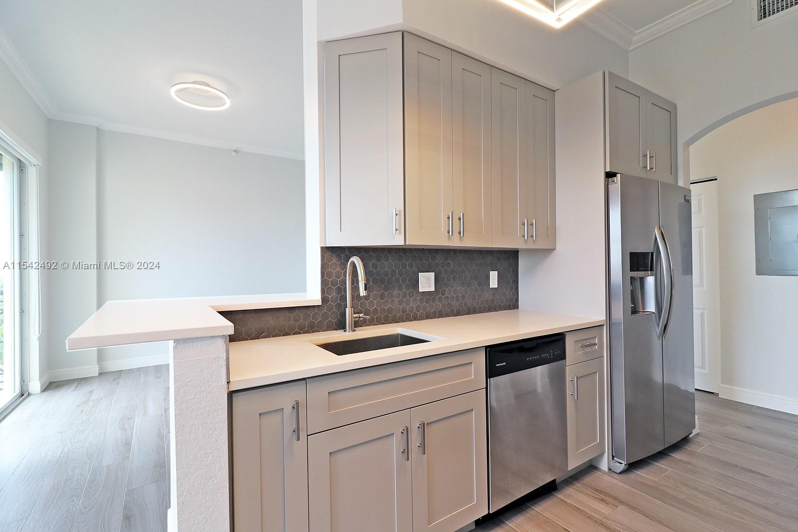 THE GRANDE CONDO - Residential Lease