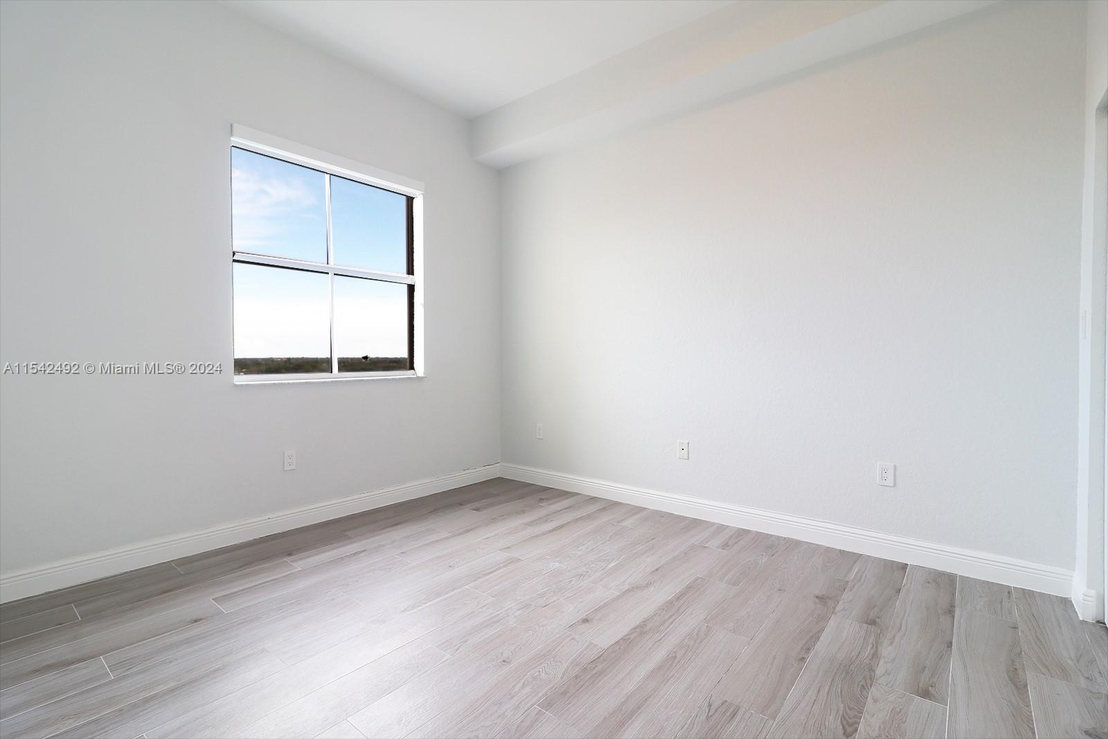 THE GRANDE CONDO - Residential Lease