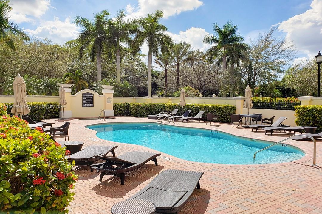 THE GRANDE CONDO - Residential Lease