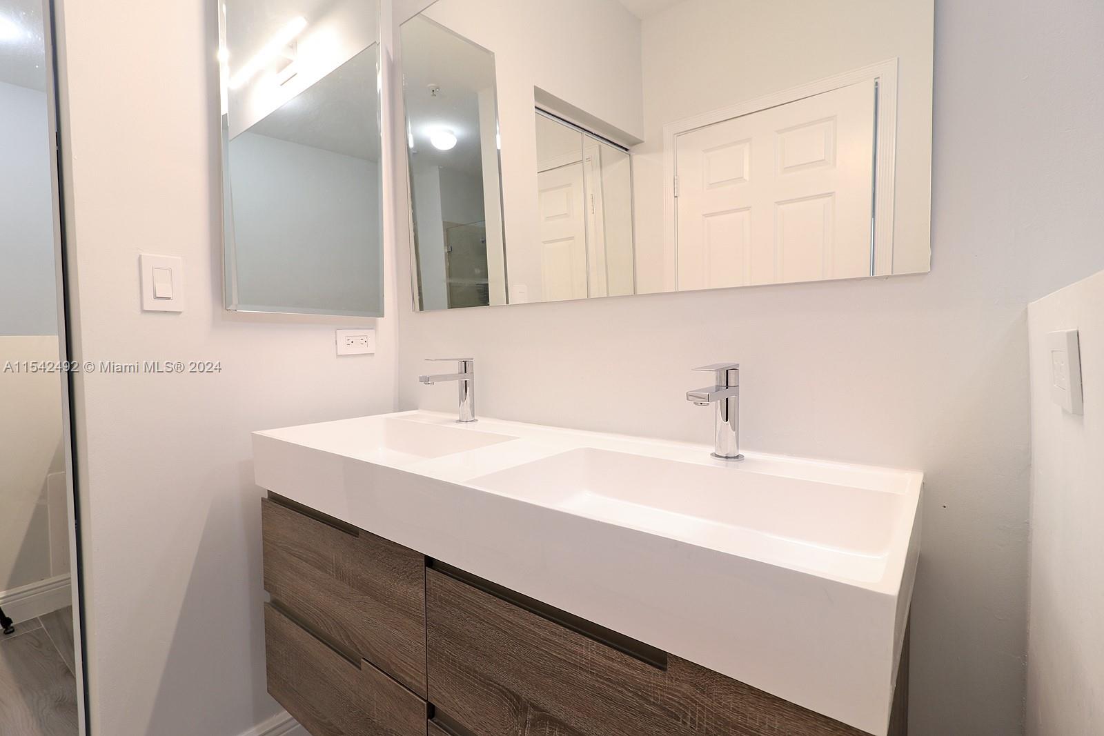 THE GRANDE CONDO - Residential Lease