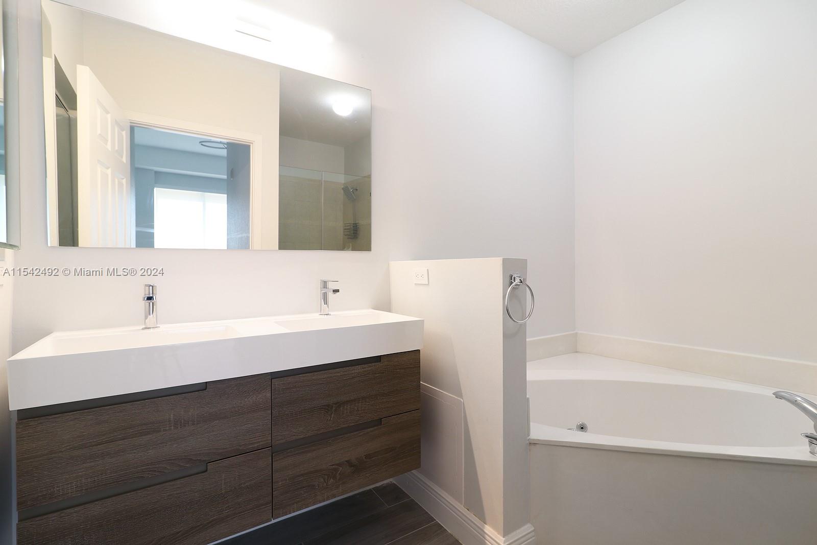 THE GRANDE CONDO - Residential Lease