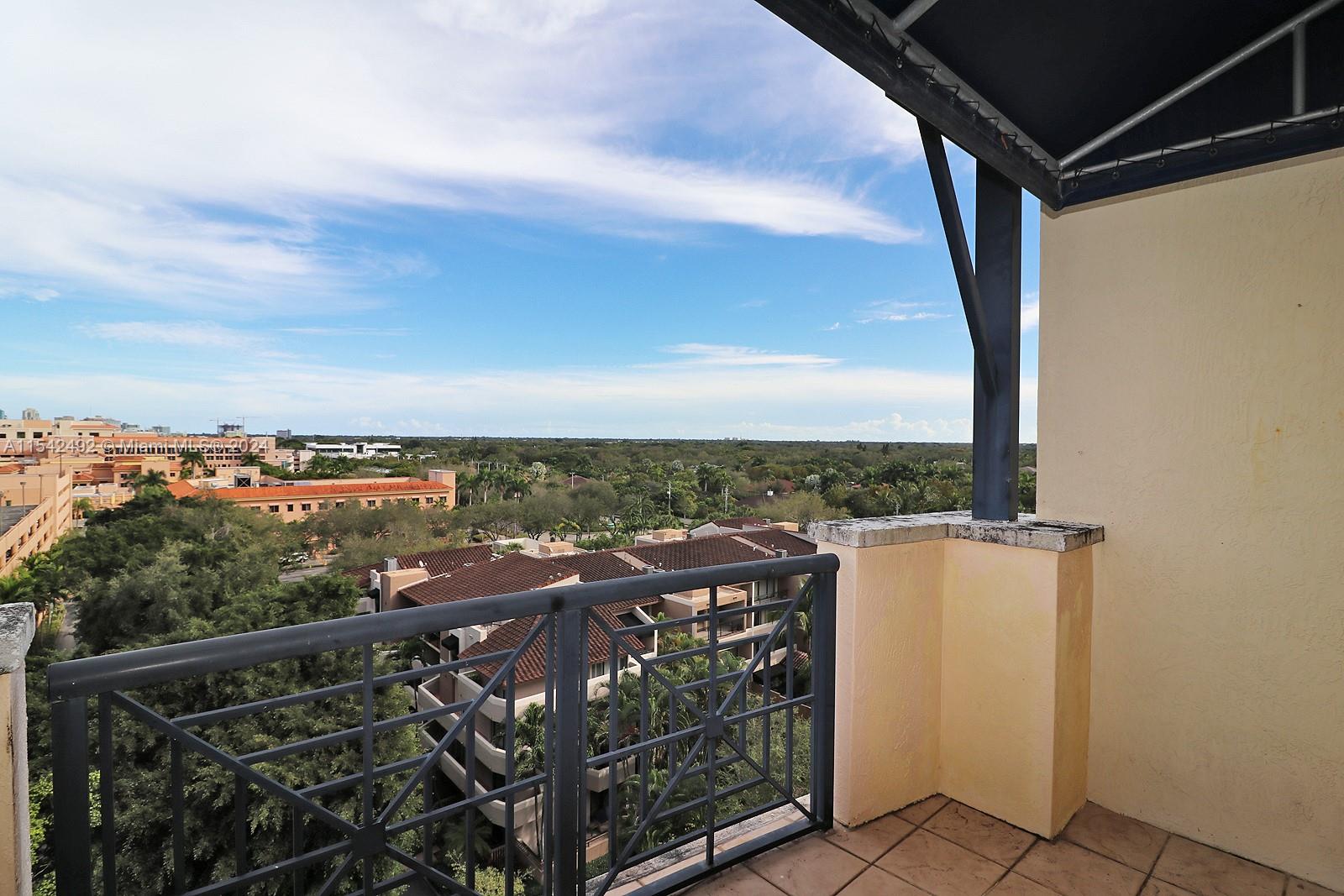 THE GRANDE CONDO - Residential Lease