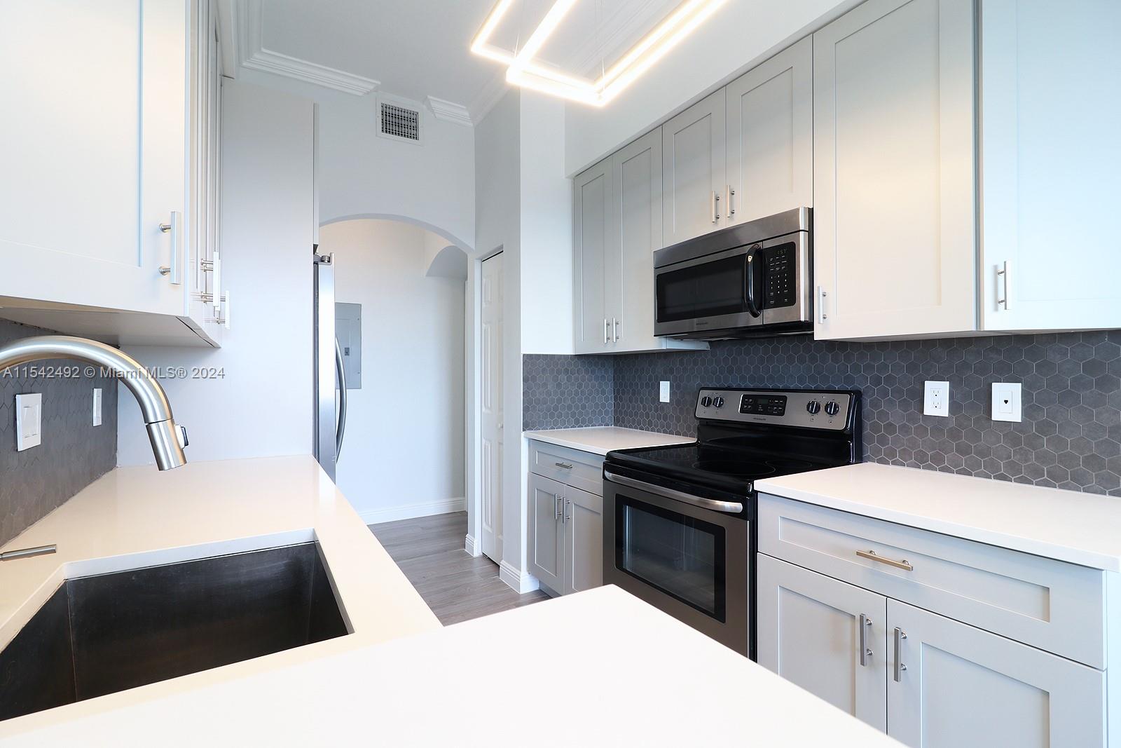 THE GRANDE CONDO - Residential Lease