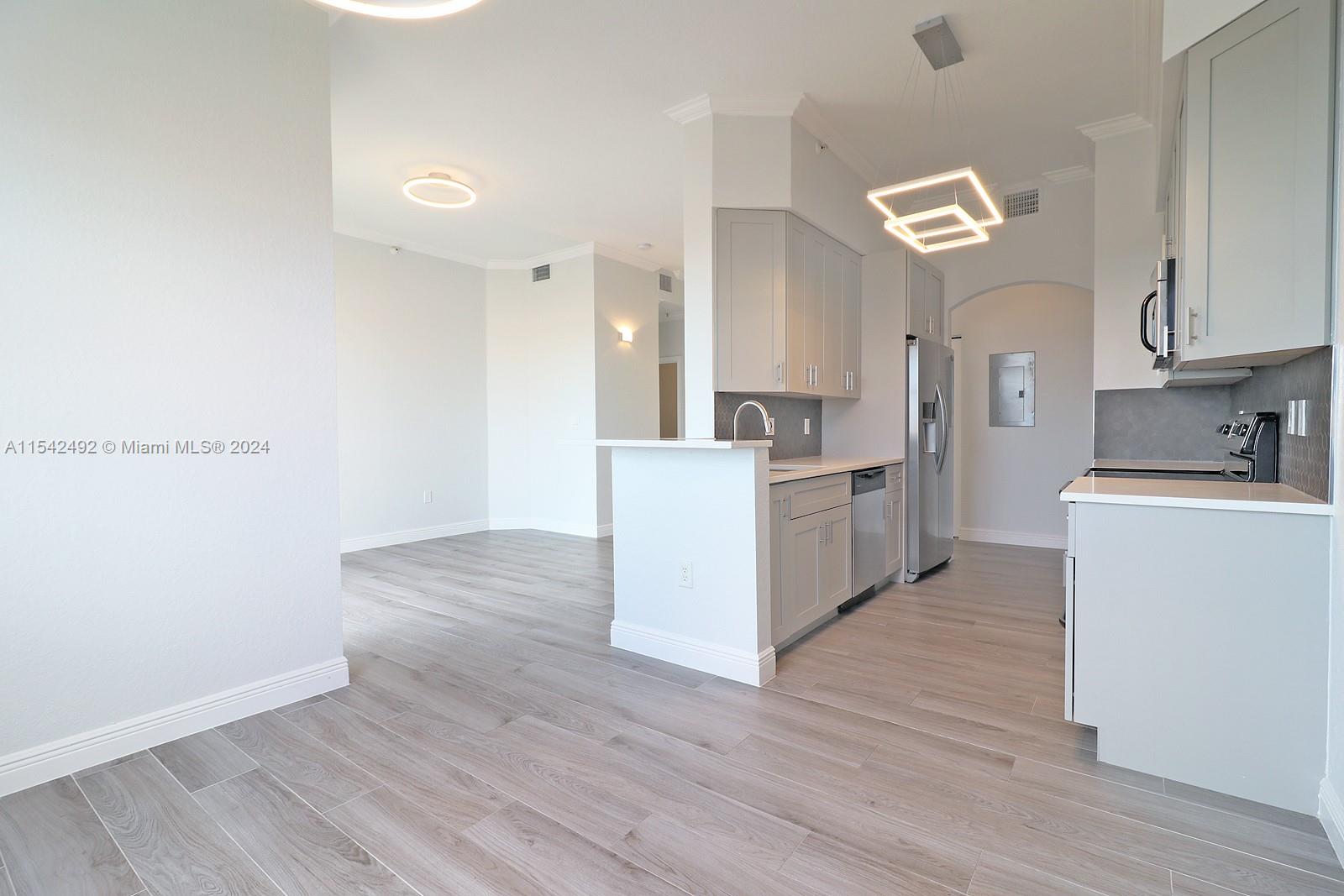 THE GRANDE CONDO - Residential Lease