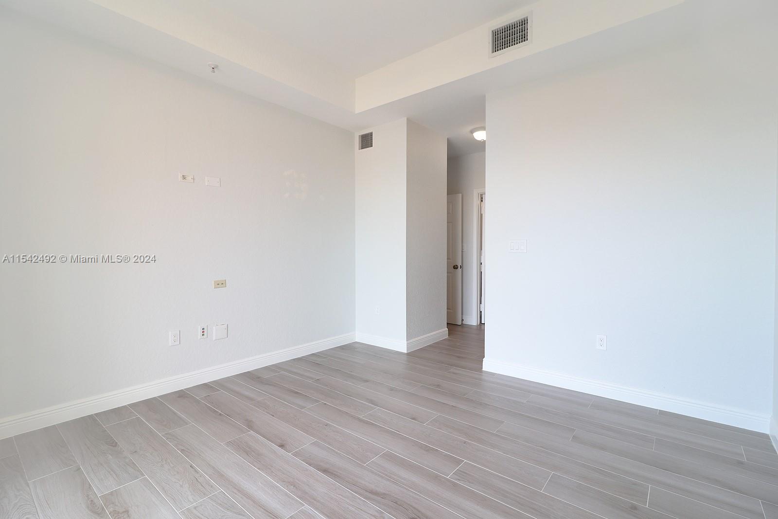 THE GRANDE CONDO - Residential Lease