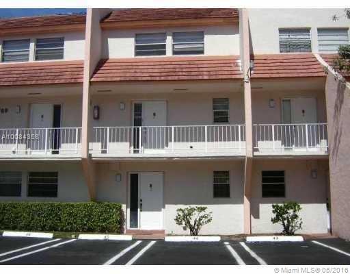Come and get it, best price in Coral Springs 3 bedrooms/ 2.5 bath ready for new tenant.  Great location, close to A schools, restaurants, shopping and Sawgrass.