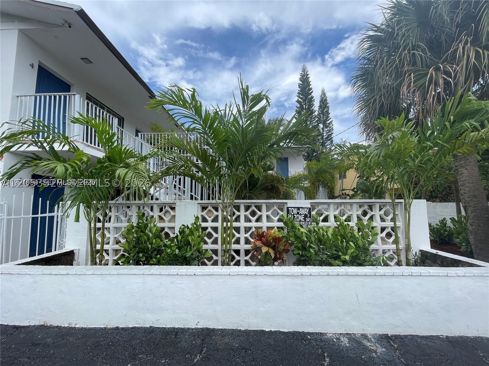 CORAL RIDGE ISLES - Residential Lease