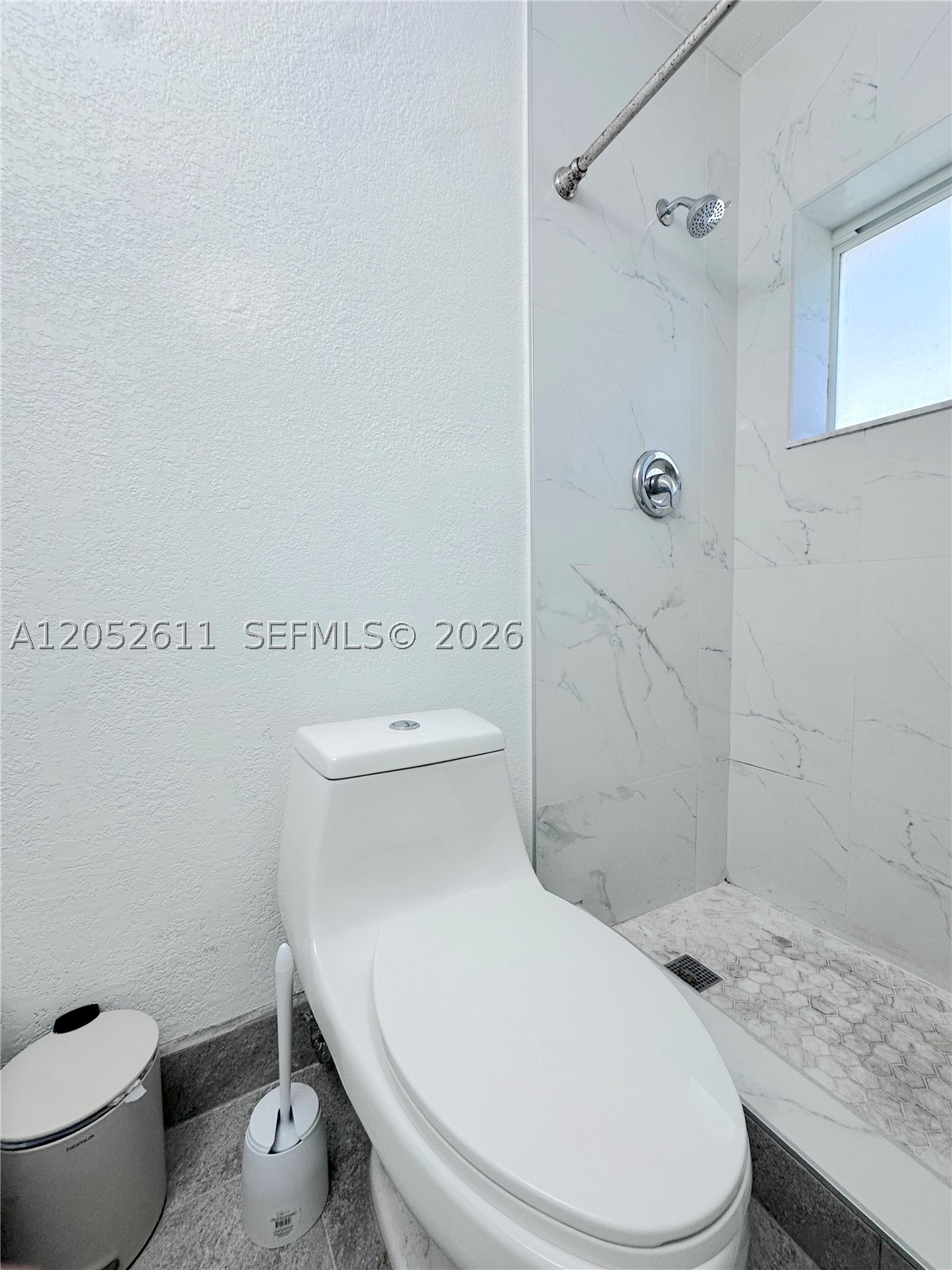 VILLAS OF PINECREST CONDO - Residential Lease