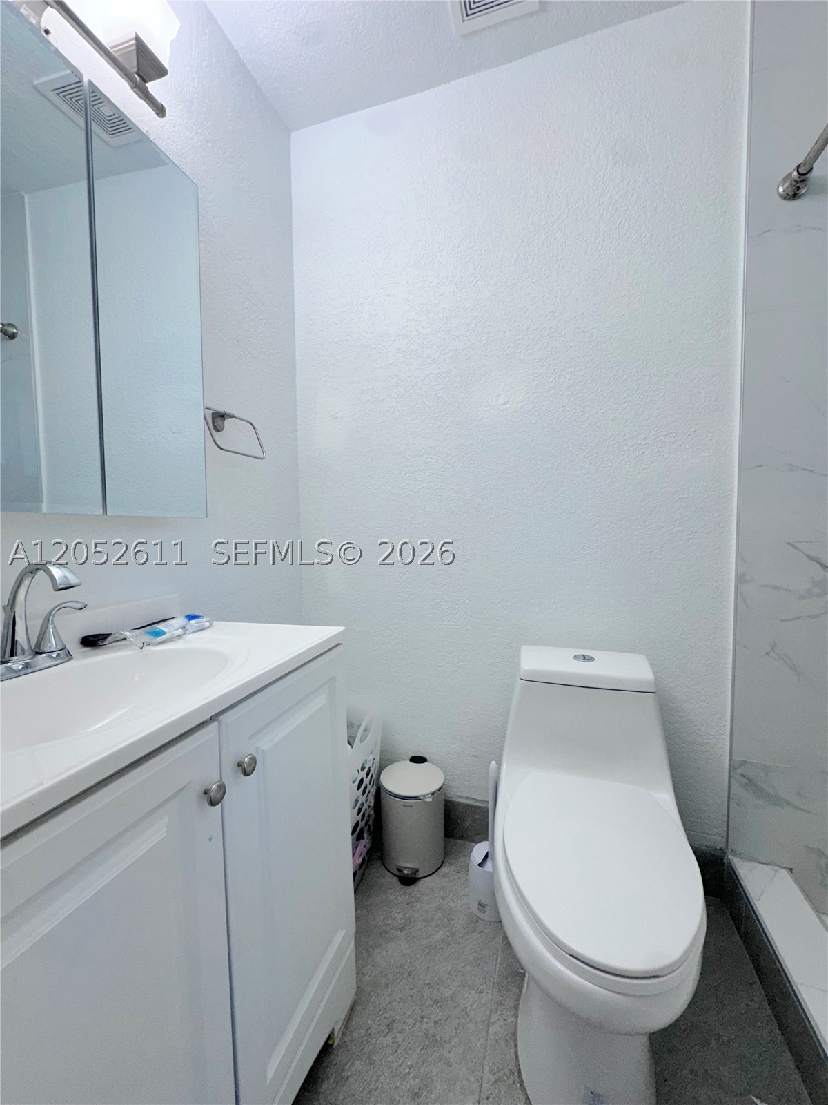 VILLAS OF PINECREST CONDO - Residential Lease