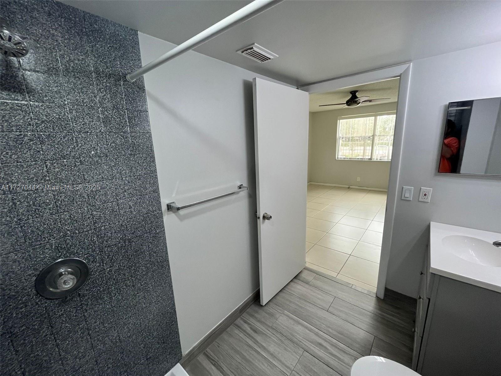 EDGEWATER CONDO - Residential Lease