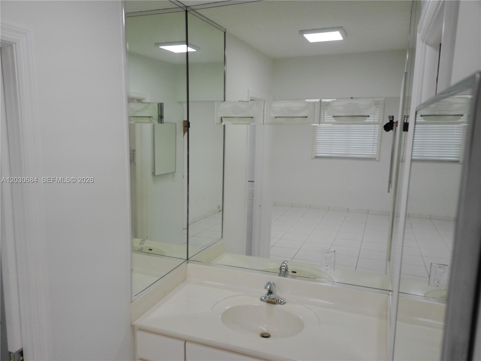 FAIRFIELD MANORS - Residential