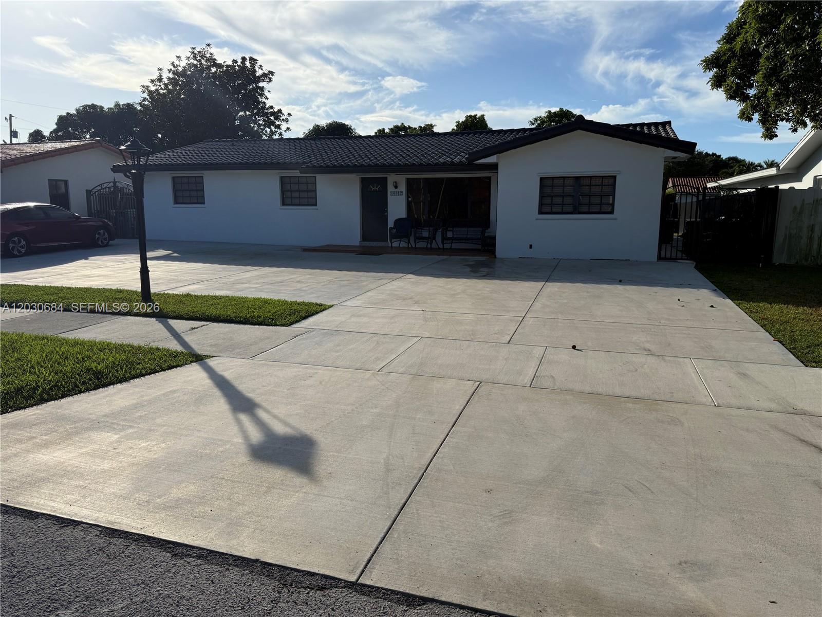 FAIRFIELD MANORS - Residential