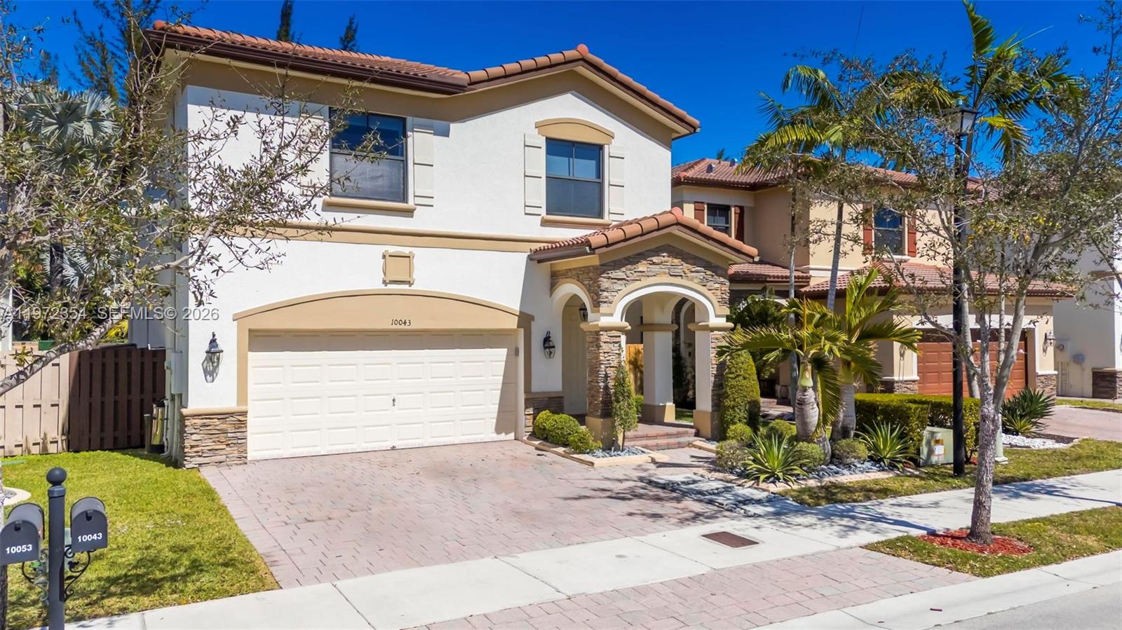 GRAND BAY AT DORAL - Residential