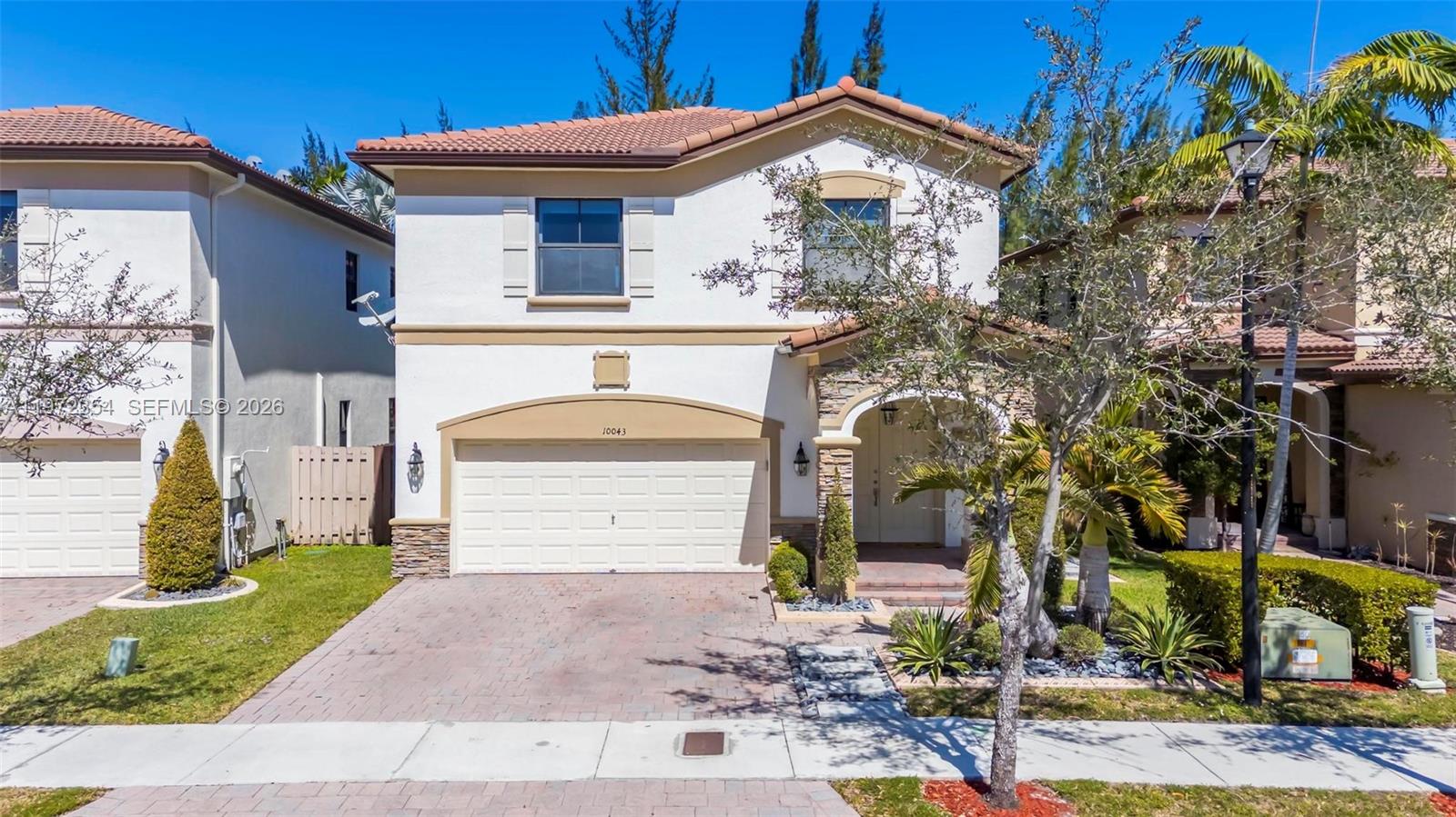 GRAND BAY AT DORAL - Residential