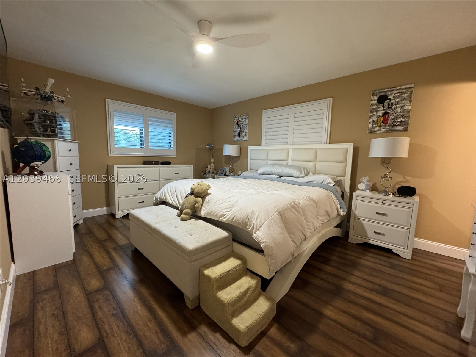 HOLLYWOOD HILLS - Residential