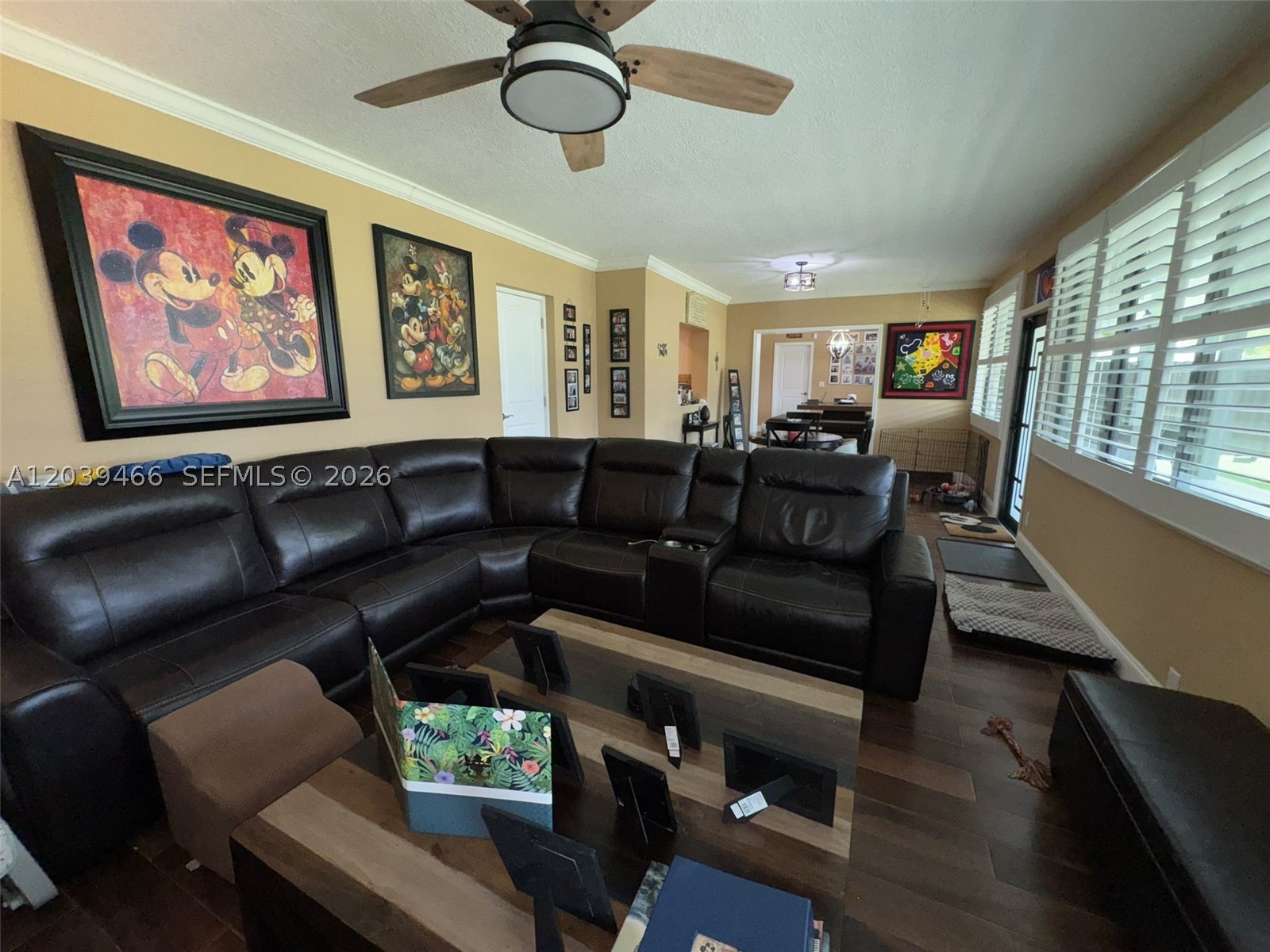 HOLLYWOOD HILLS - Residential