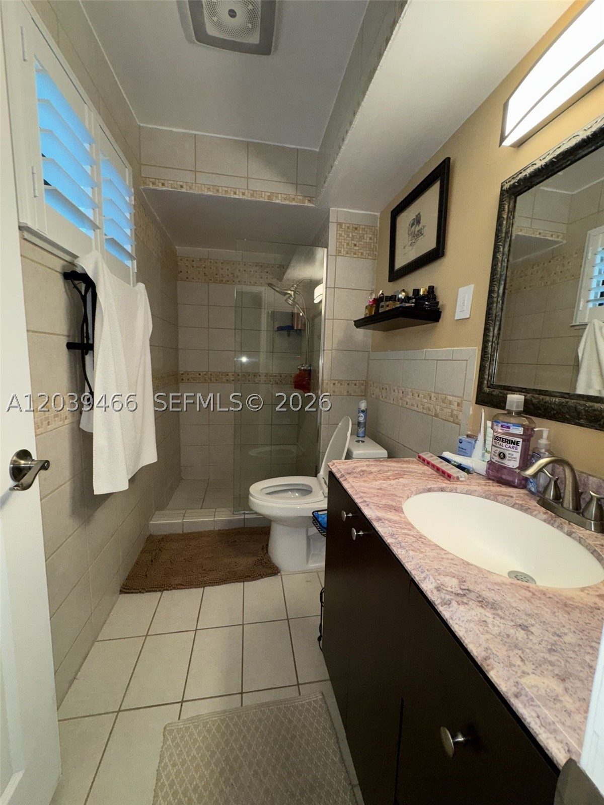 HOLLYWOOD HILLS - Residential