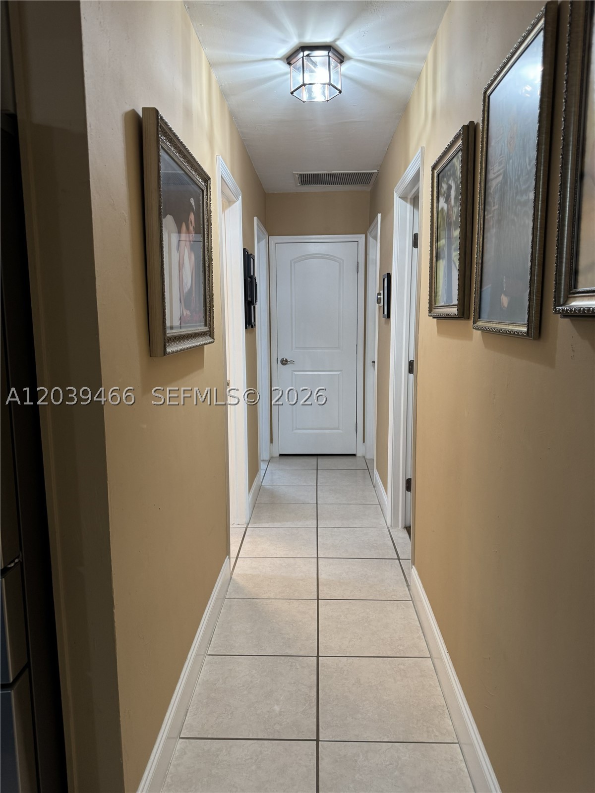 HOLLYWOOD HILLS - Residential