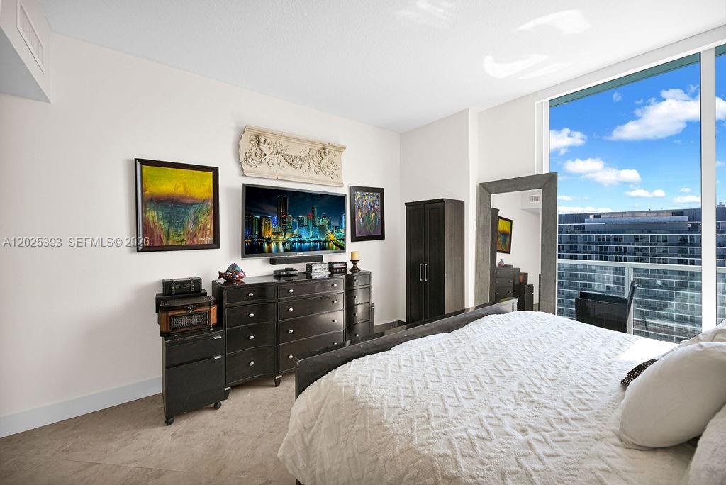 QUANTUM ON THE BAY CONDO - Residential