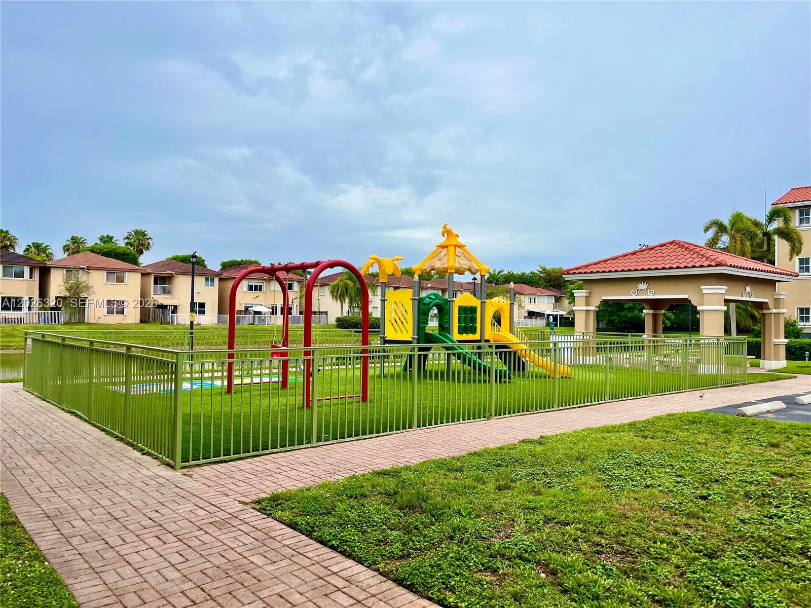 THE COURTS AT DORAL ISLES - Residential