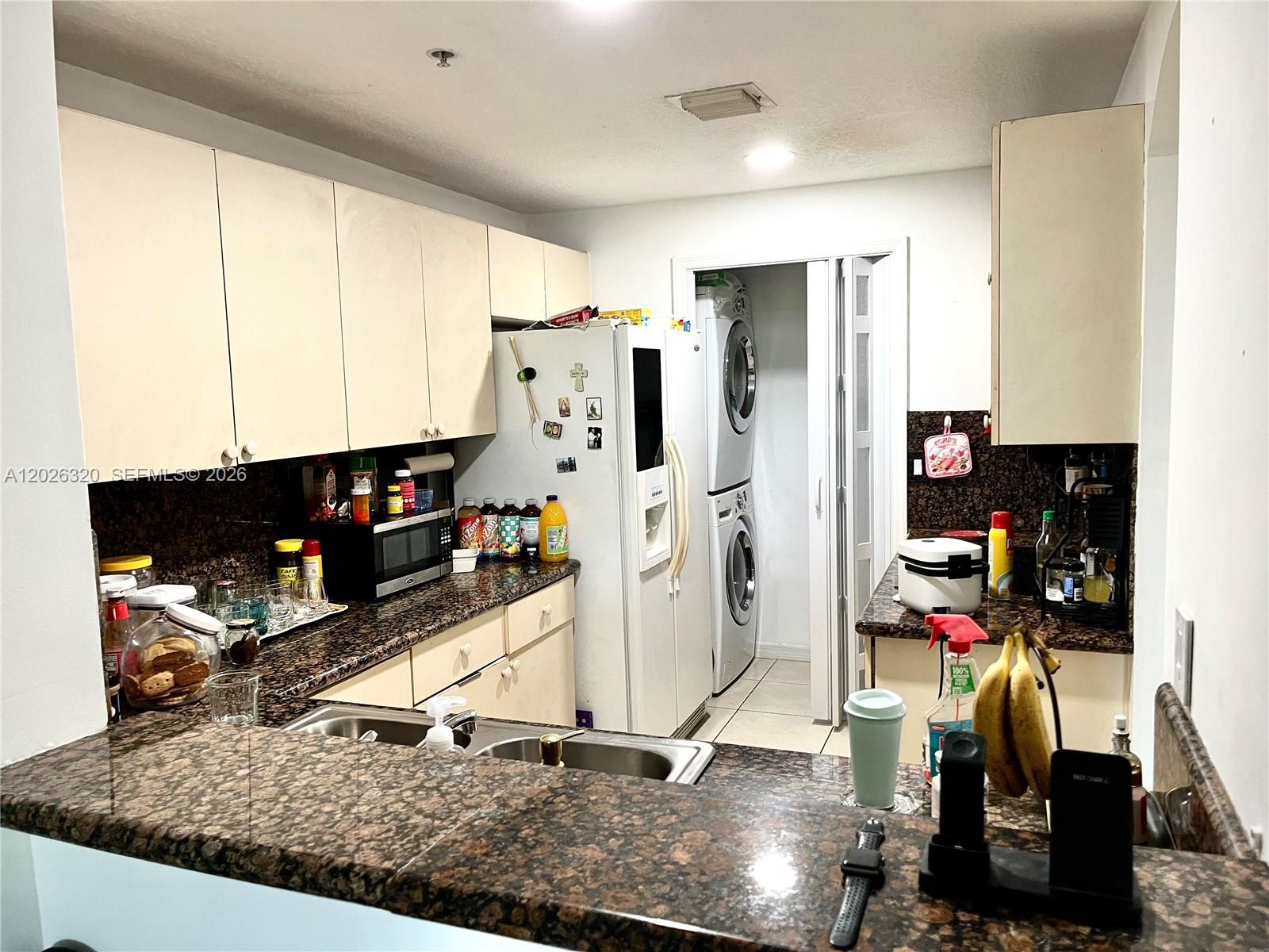 THE COURTS AT DORAL ISLES - Residential
