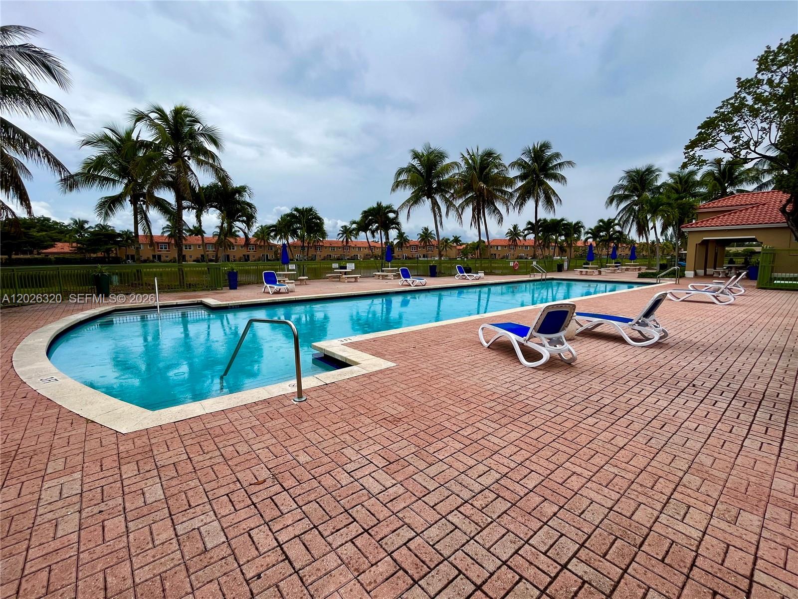 THE COURTS AT DORAL ISLES - Residential